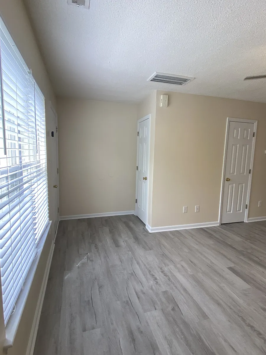 Building Photo - 350 Bracken Pl