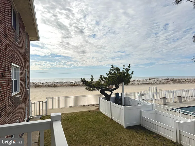 9300 Atlantic Ave #204 — Photo 33