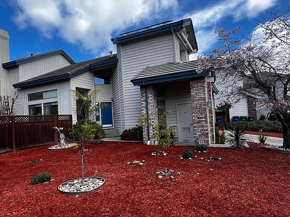 Spring in Canyon lakes, Frontside