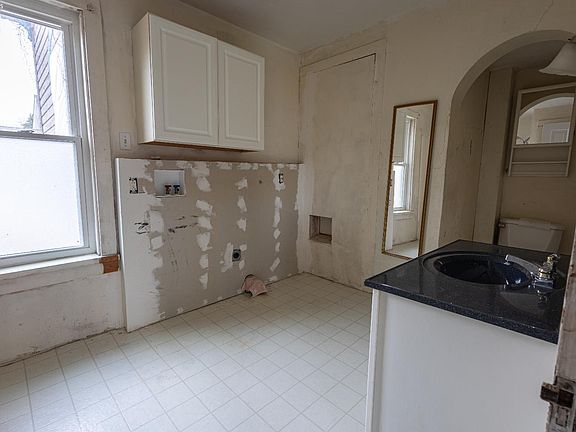 21st image of 39 South St