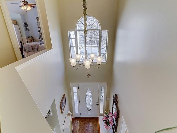 3rd image of 1240 Primrose Dr