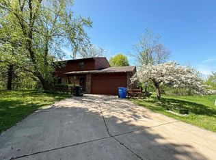 W225 Zacharias Dr, Randolph, WI 53956