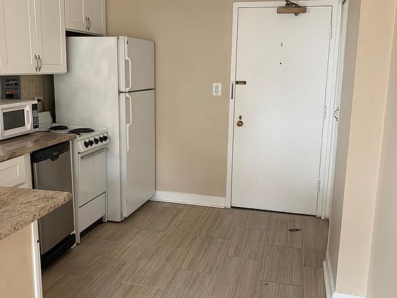 3rd image of 3420 N Lake Shore Dr APT 16J