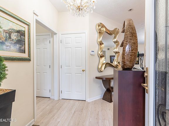 5th image of 501 Glen Ives Way