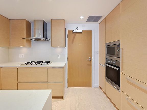 5th image of 508 W 29th Ave #209