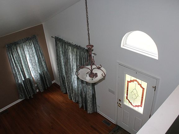3rd image of 611 Lake Breeze Ct