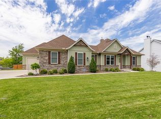 17552 Woodlawn Ct, Strongsville, OH 44149