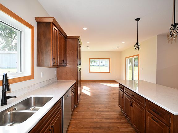3rd image of 331 5th Ave NE