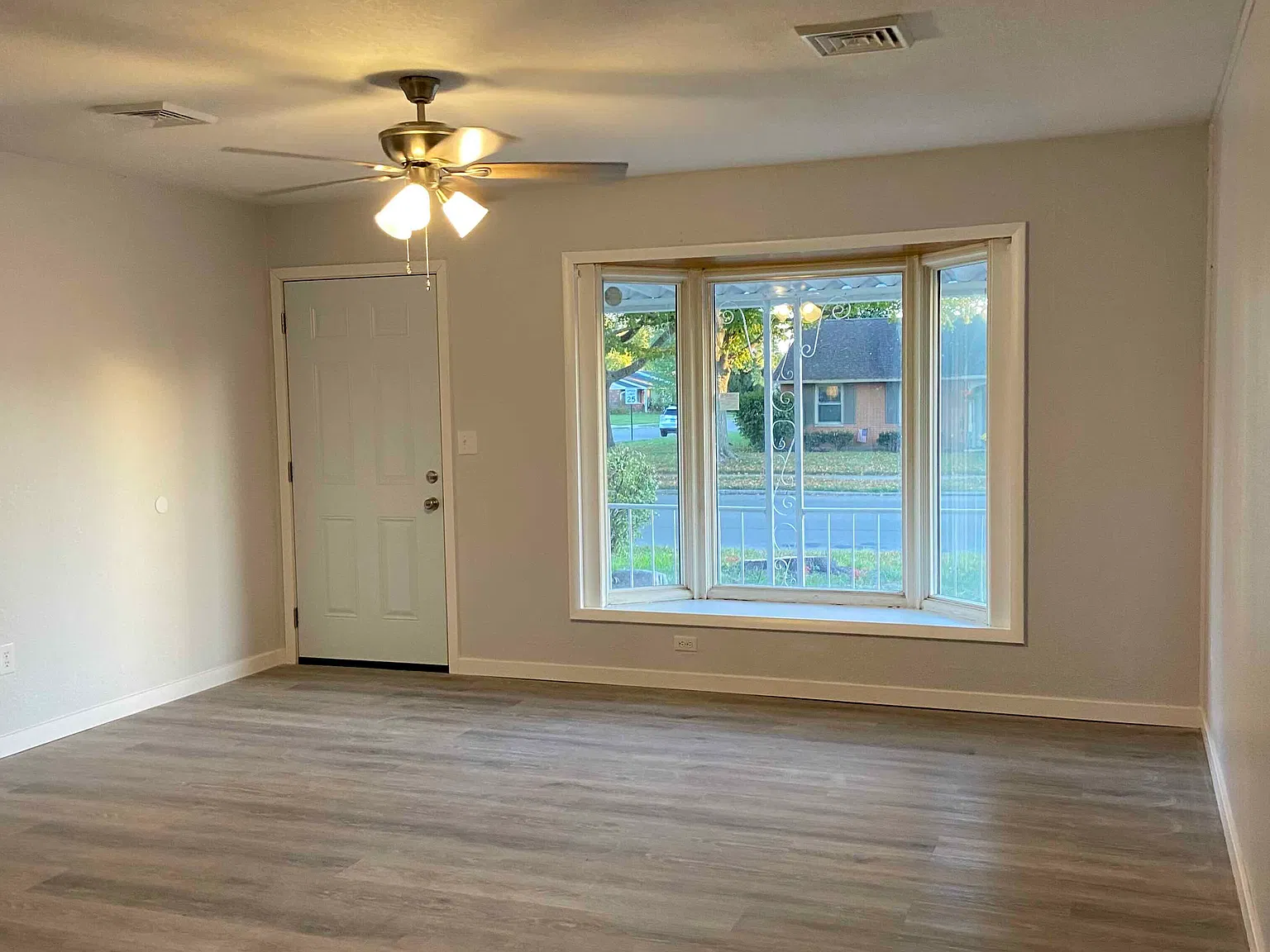 3 bed, 1239 sqft, $1,595 — Photo 2