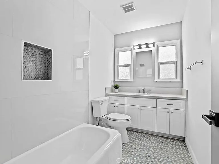 100 Eastern Ave — Photo 12