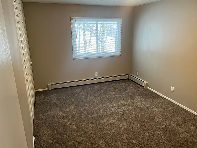 1725 Kenwood Ave — Photo 5