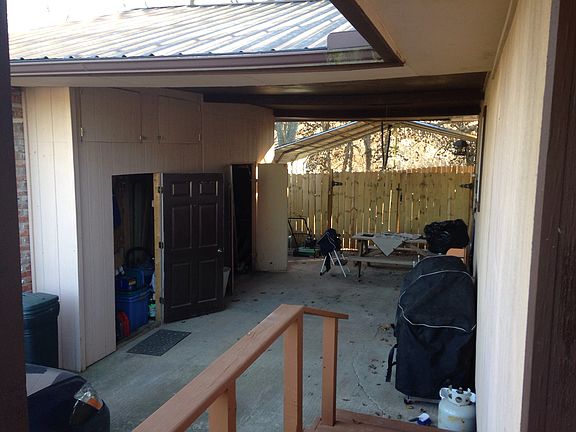 Attached carport w/storage
