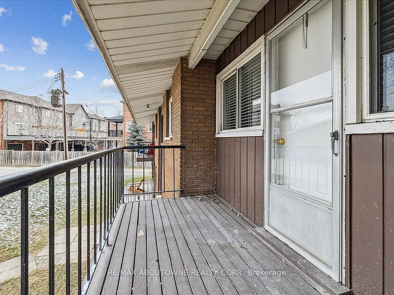 2350 Queensway Dr #3 — Photo 27