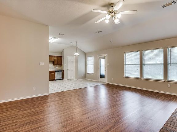 3rd image of 1007 Cumberland Dr