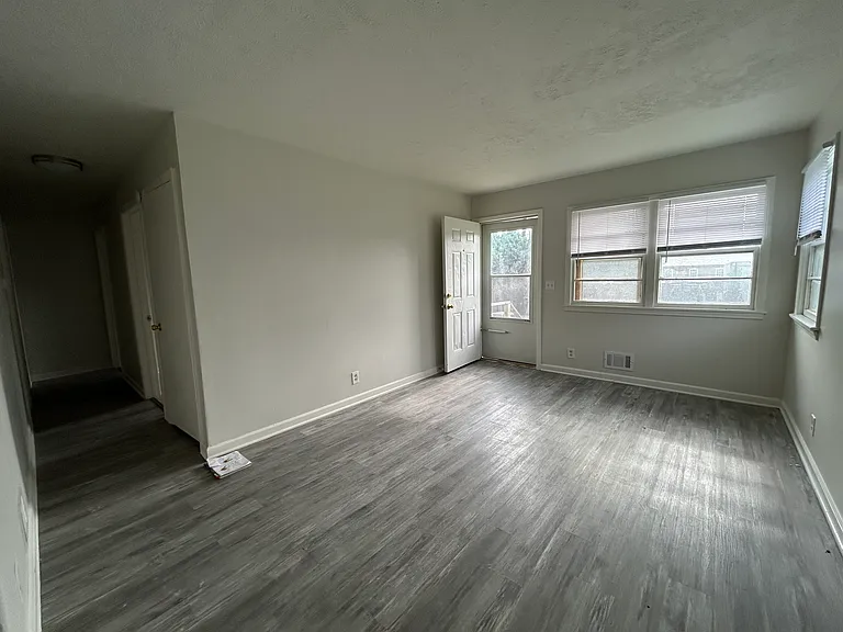 5008 N 33rd St — Photo 5