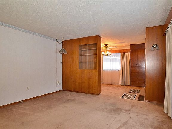 4th image of 18504 E Maxwell Ave