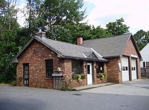 2nd image of 142 Main St