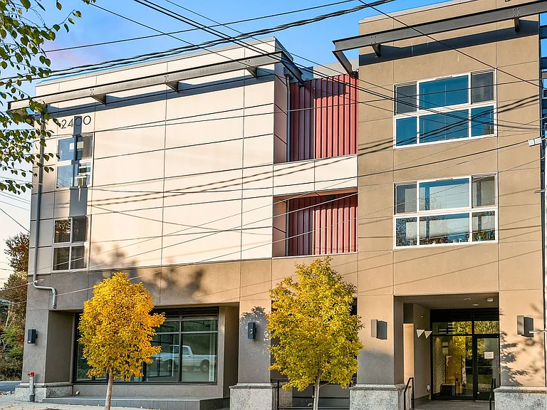 2400 E Boston St — Photo 3