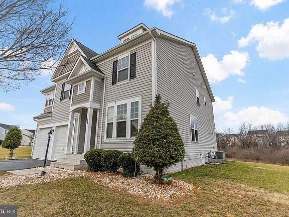 2nd image of 125 Farmhouse Ct
