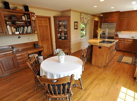 4th image of 547 Meadow Lark Ln