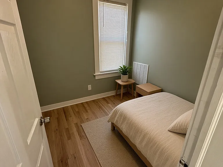 310 W Scott St #A — Photo 16