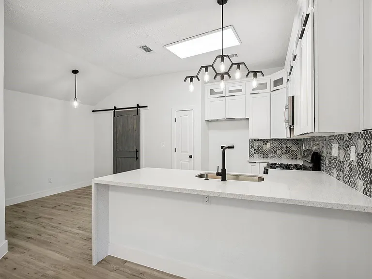 11615 Henley Dr — Photo 9