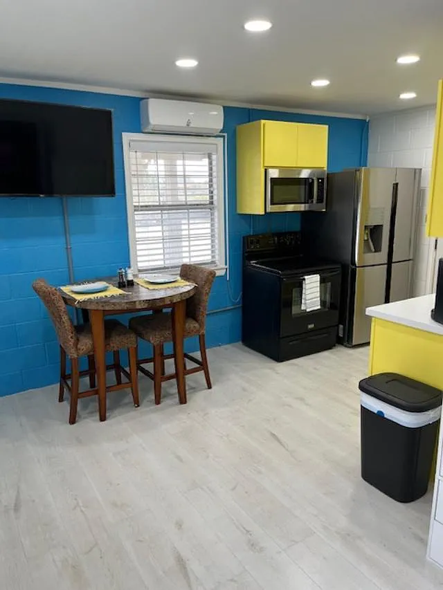 1 bed, 1.0 bath, 500 sqft, $2,400 — Photo 1
