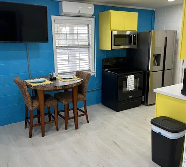 1440 Harbor Island Dr #B — Photo 1