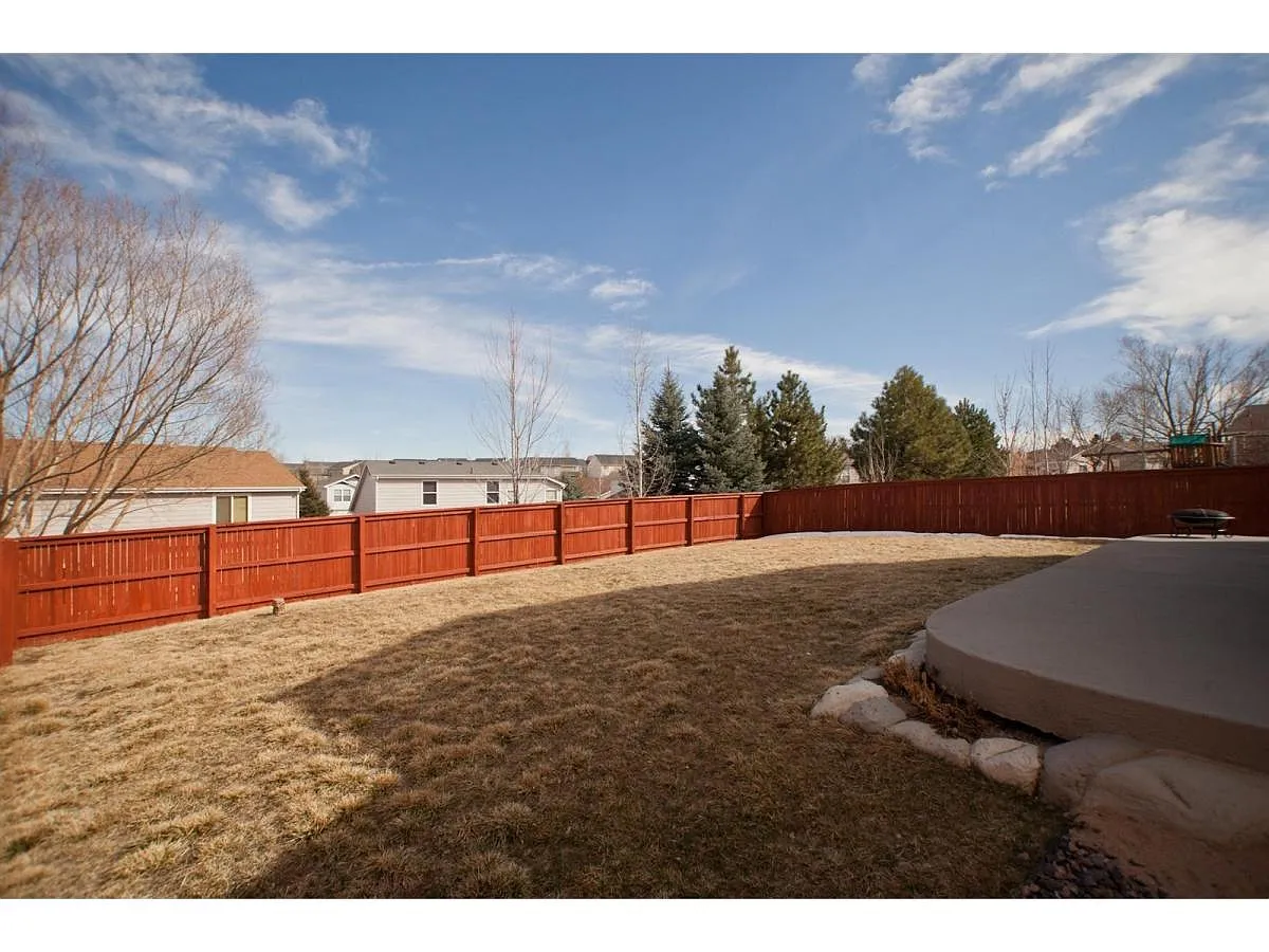 Large flat back yard - 9956 Strathfield Ln