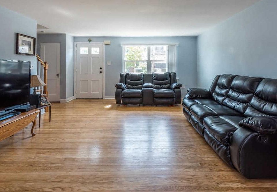 2nd image of 200 E Mount Vernon St #1
