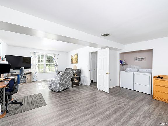 5th image of 44 Inwood Avenue