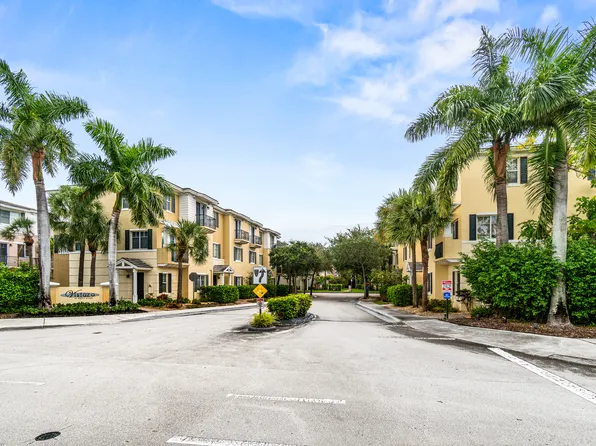 536 NW 39th Cir, Boca Raton, FL 33431