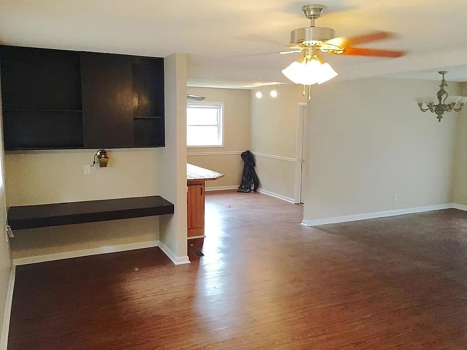 2nd image of 2226 Skyland Dr