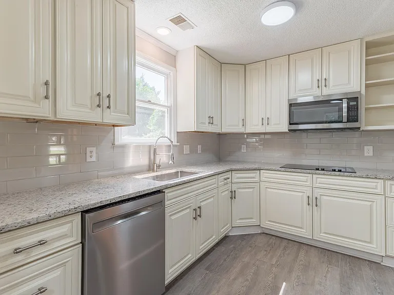 108 Dutch Dr — Photo 9