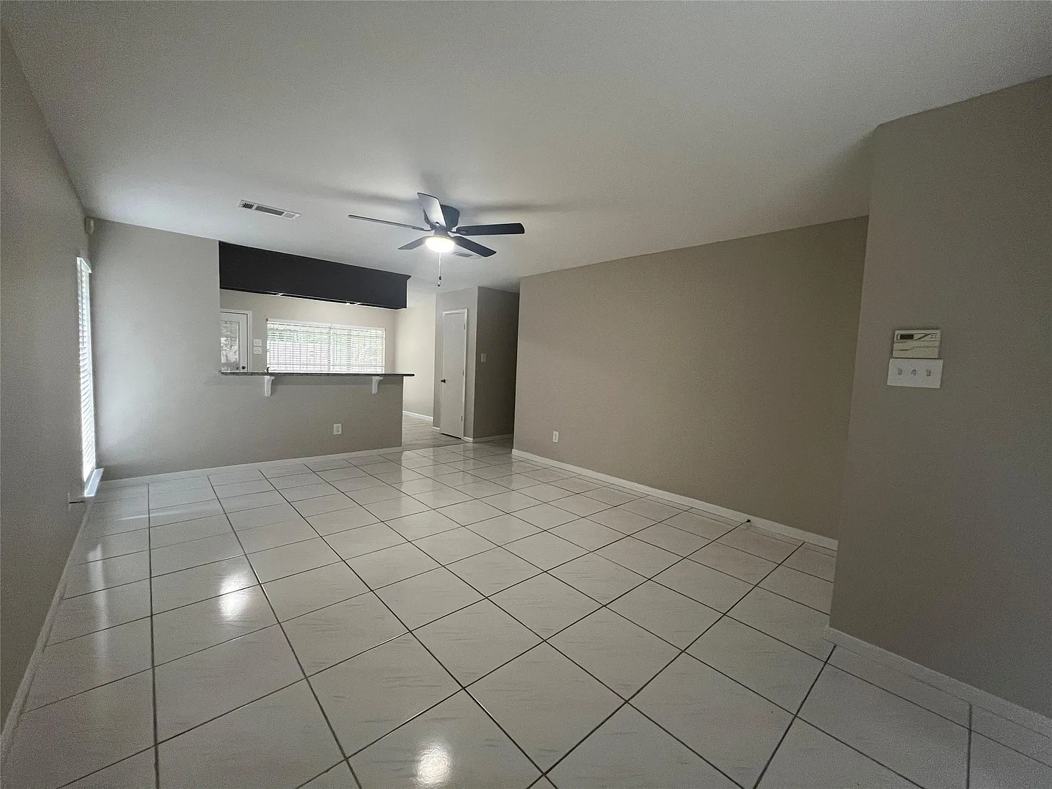 3 bed, 2.0 bath, 1383 sqft, $1,900 — Photo 3