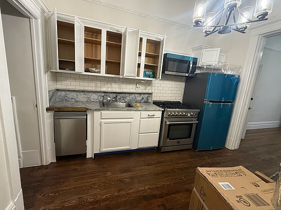 2nd image of 635 Baker St Unit A