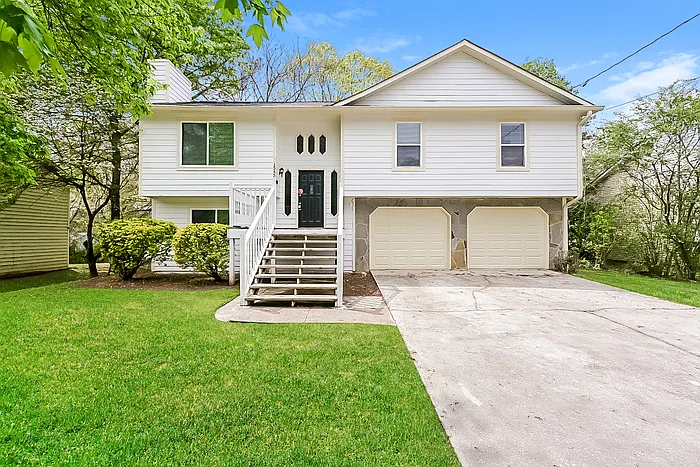 3 bed, 2.0 bath, 1191 sqft, $1,695 — Photo 1