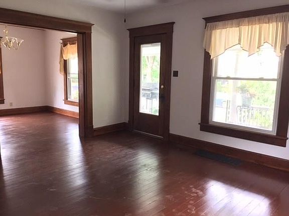 3rd image of 1107 W Main St