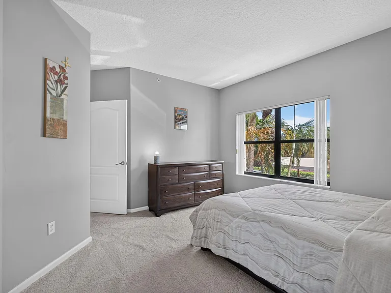 500 Uno Lago Dr #201 — Photo 32