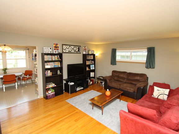 3rd image of 1123 N Bel Ayr Dr