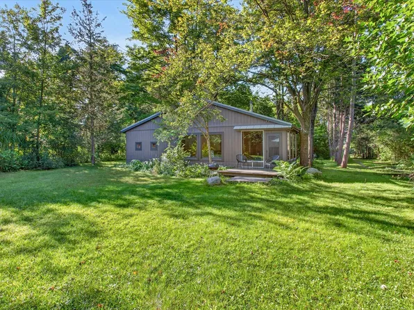 7841 W East Rd, Three Oaks, MI 49128