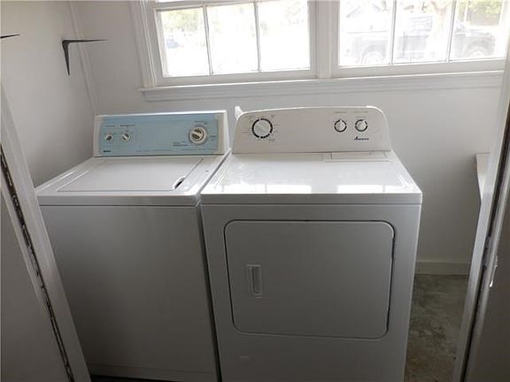 5th image of 4911 W Park Dr