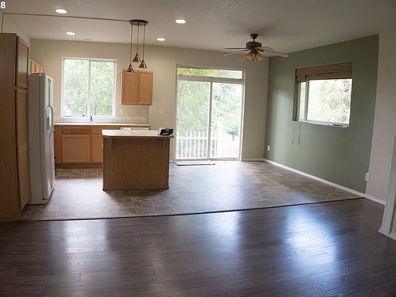 5th image of 412 SE Heathcliff Ln