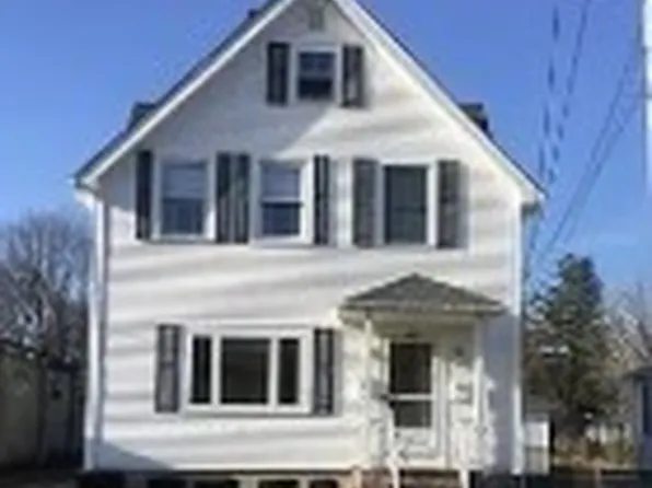 212 School St, Taunton, MA 02780
