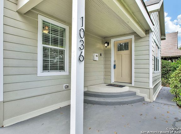 4th image of 1036 W Rosewood Ave