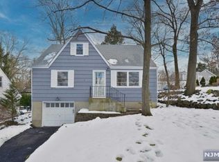 39 Laurel Dr, Wayne, NJ 07470
