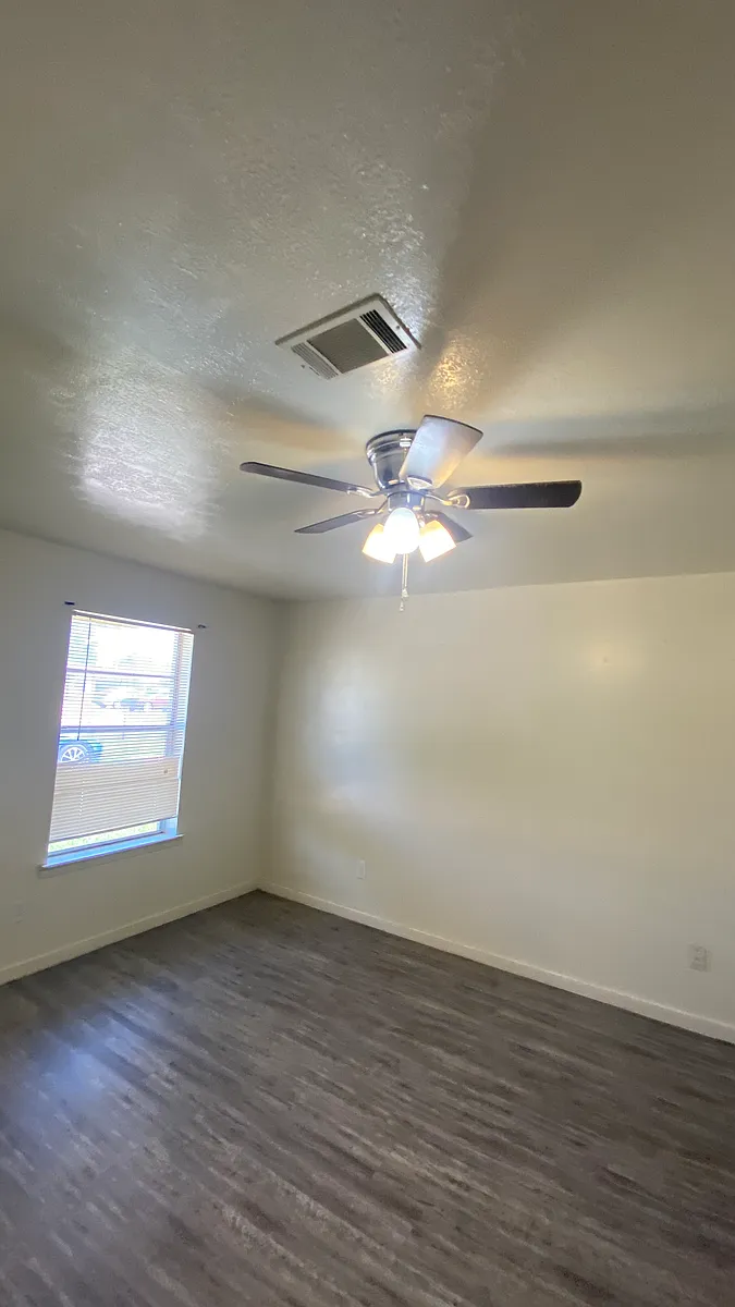 Building Photo - 717 San Saba Dr