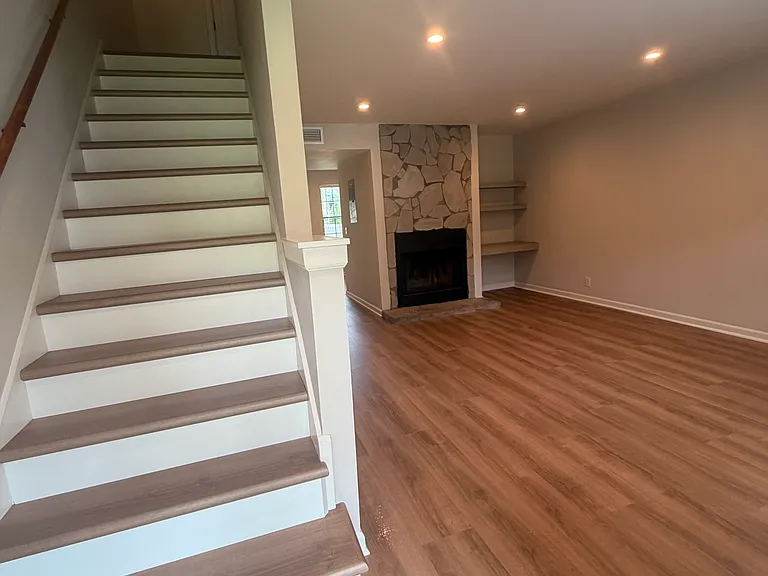 920 Emmett Ave — Photo 1