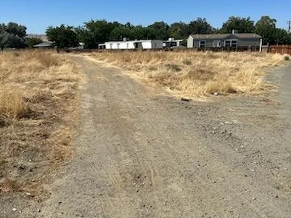 400 Kimberly Pl, Coalinga, CA 93210
