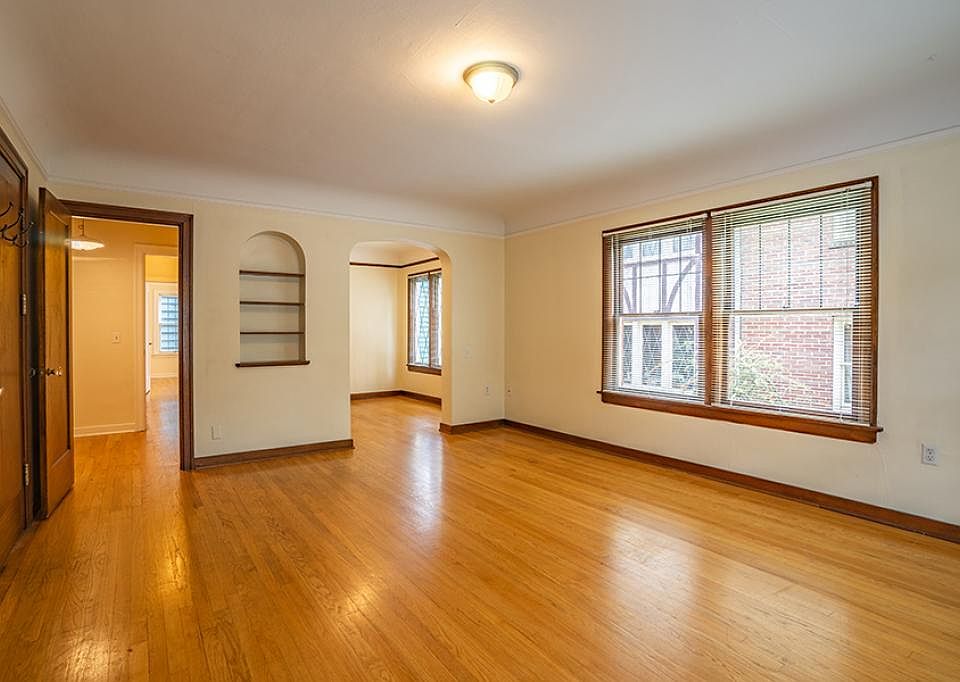 1 Bedroom+DEN/1 Bath